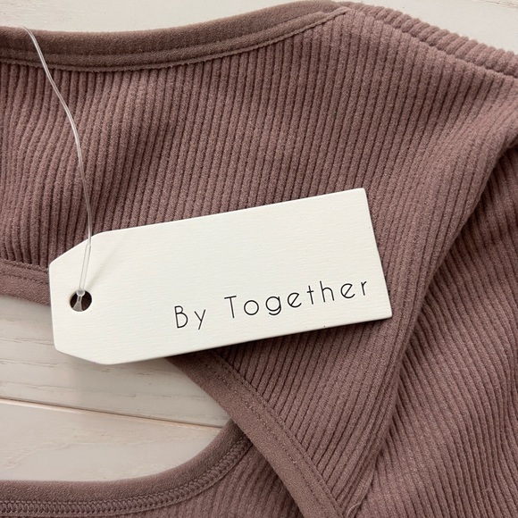 Open back long-sleeve top - Picture 5 of 5